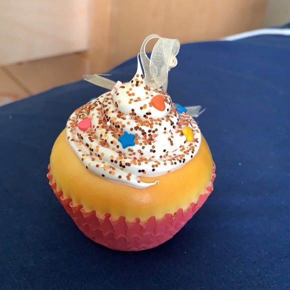 Cupcake ornament - Picture 2 of 2